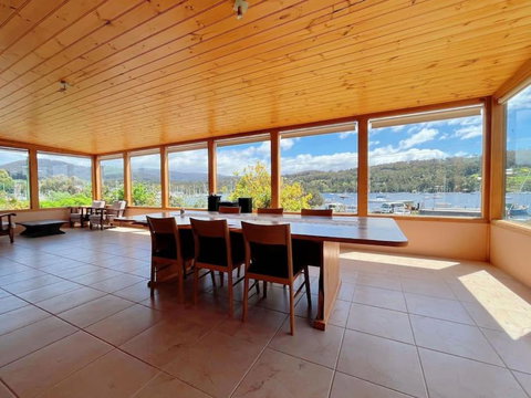 Stunning Water Front View House At Kettering - Schoolies Week Accommodation 1