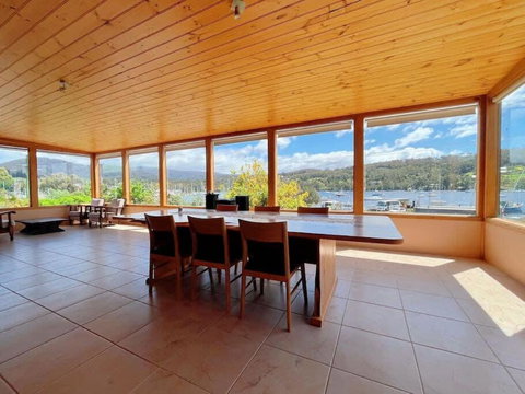 Stunning Water Front View House At Kettering - Schoolies Week Accommodation 0