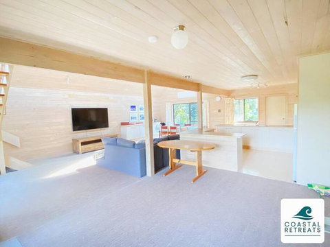 Surfs Up On Surf Parade - Schoolies Week Accommodation 1