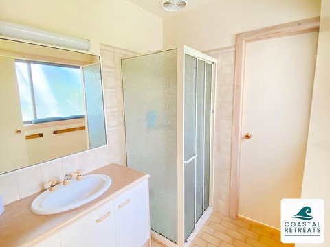 Surfs Up On Surf Parade - Schoolies Week Accommodation 3