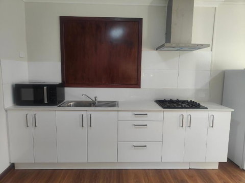 The Cozy Little House - Schoolies Week Accommodation 2