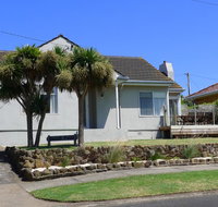 BEACHPOINT COTTAGE - Schoolies Week Accommodation