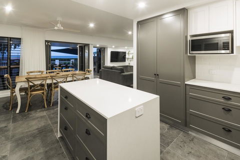 Beachside Bliss In Clifton Beach - Schoolies Week Accommodation 2