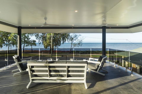 Beachside Bliss In Clifton Beach - Schoolies Week Accommodation 0