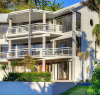 BEACHSIDE MANOR - walk to the beach - Schoolies Week Accommodation