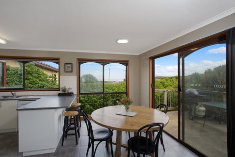 Beacon Point House - Schoolies Week Accommodation 0