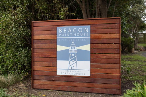 Beacon Point House - Schoolies Week Accommodation 1