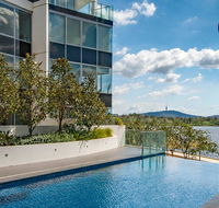 Beautiful Modern Lake View Apartment - Schoolies Week Accommodation