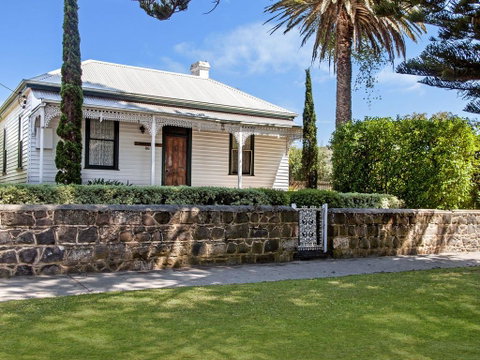 Beauvais - Schoolies Week Accommodation 0