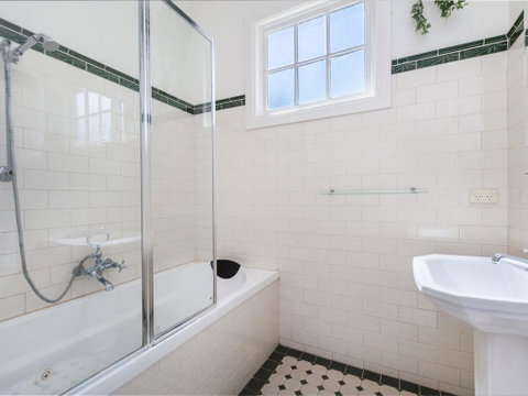 Beauvais - Schoolies Week Accommodation 1