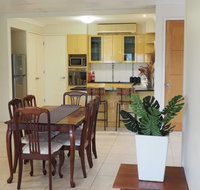 Bed and Breakfast with airport transfers and rental car - Schoolies Week Accommodation