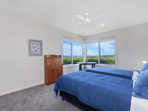 Bees Dacha - Schoolies Week Accommodation 2