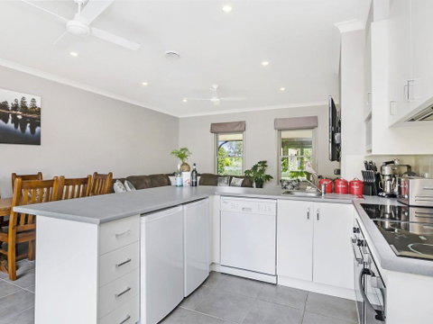 BEL MIREN - SARAH LOUISA - Schoolies Week Accommodation 2