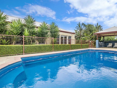 BEL MIREN - SARAH LOUISA - Schoolies Week Accommodation 0