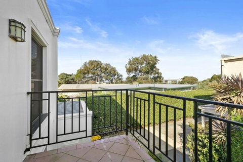 Bell Street Mansion 2-14 - Schoolies Week Accommodation 0