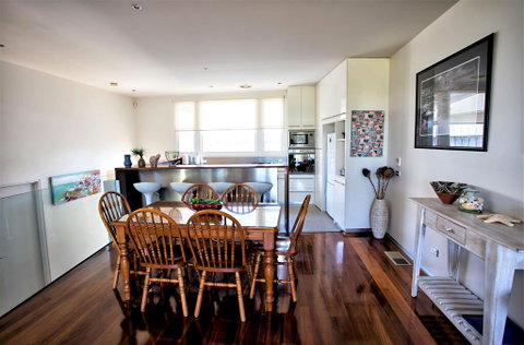 BELLA CASA - Schoolies Week Accommodation 2