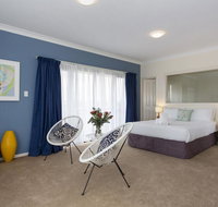 Bella Vista Townhouse with Views - Schoolies Week Accommodation
