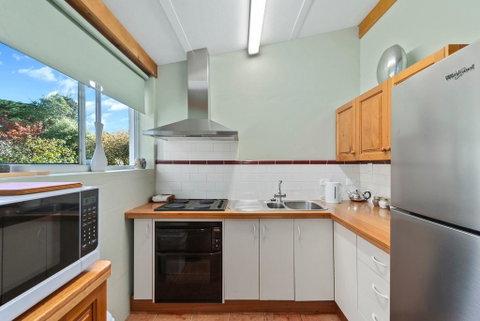 Belmont Homestead - Schoolies Week Accommodation 1