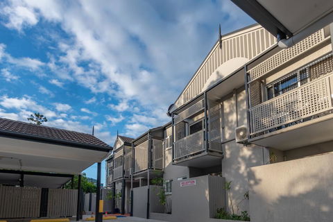 Benson Court Motel - Schoolies Week Accommodation 0