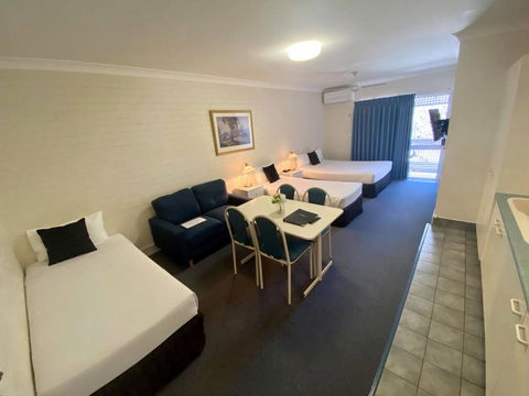 Benson Court Motel - Schoolies Week Accommodation 1