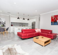 Best Central Wagga Townhouse - Schoolies Week Accommodation