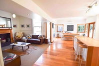 Best Location in Hobart Luxury 4 bedroom with stunning views