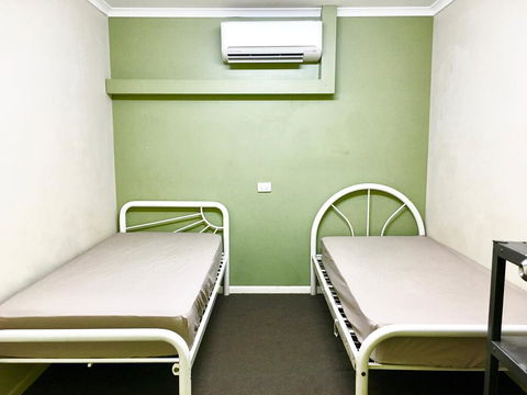 Bigfoot Backpackers - Schoolies Week Accommodation 2