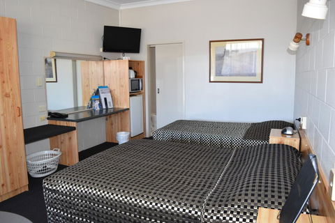 Black Diamond Motel - Schoolies Week Accommodation 1