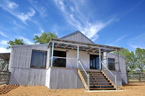 Black Sheep Inn - Schoolies Week Accommodation 0
