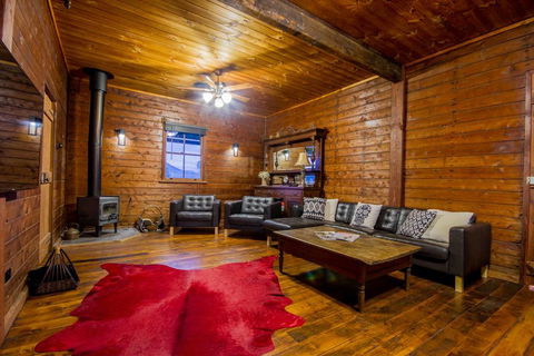 Blaxland's Cottage - Schoolies Week Accommodation 2