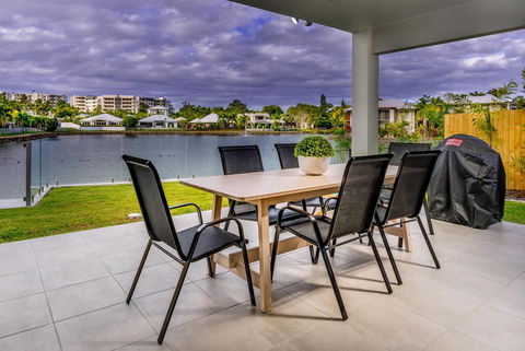 Blue Lagoon Villa B - Schoolies Week Accommodation 0