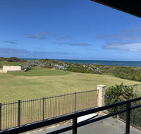 Blue Sky Escapes Seaview Apartment - Schoolies Week Accommodation