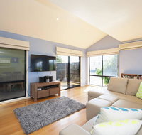 BLUE SKYES - family home with balcony  views. - Schoolies Week Accommodation