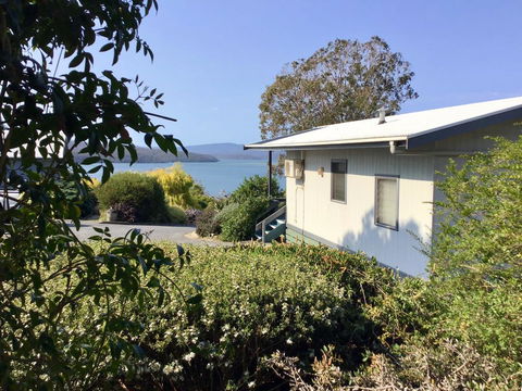 Blue Waters Holiday Cottages - Schoolies Week Accommodation 0