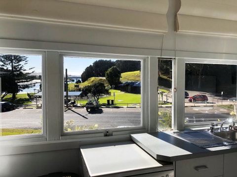 Bluewater House - Schoolies Week Accommodation 3