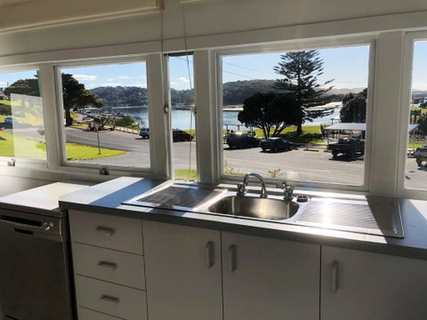 Bluewater House - Schoolies Week Accommodation 1