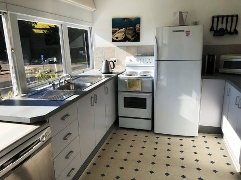 Bluewater House - Schoolies Week Accommodation 2