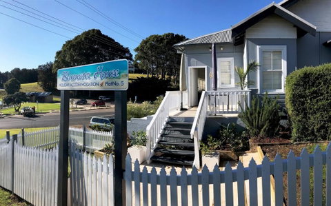 Bluewater House - Schoolies Week Accommodation 0