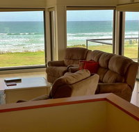 Boathouse Holiday House - Schoolies Week Accommodation