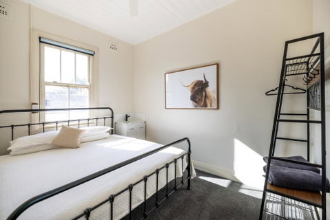 The Middle - Schoolies Week Accommodation 0