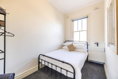 The Middle - Schoolies Week Accommodation 2