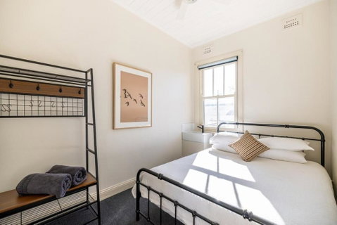 The Middle - Schoolies Week Accommodation 1