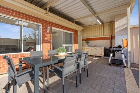 The Shamrock House A - Schoolies Week Accommodation 1