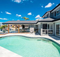 Waterfront Resort Style Retreat Runaway Bay - Schoolies Week Accommodation