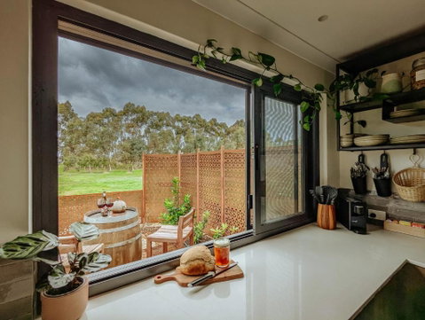 Welcome To Vineside - Schoolies Week Accommodation 0