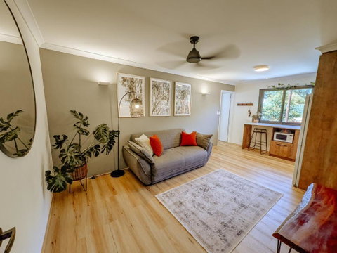 Welcome To Vineside - Schoolies Week Accommodation 3