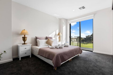 Woodforde 3BR House With An Amazing View - Schoolies Week Accommodation 1