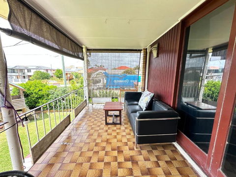 Zen Escape Guest House- Romantic Escape, Cozy Delight, Oasis Suite - Schoolies Week Accommodation 2