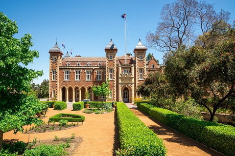Perth Scavenger Hunt: Perched On A Swan - Schoolies Week Accommodation 0
