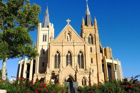 Perth Scavenger Hunt: Perched On A Swan - Schoolies Week Accommodation 1